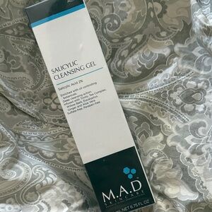 Murad Salicylic Cleansing Gel - White and Blue